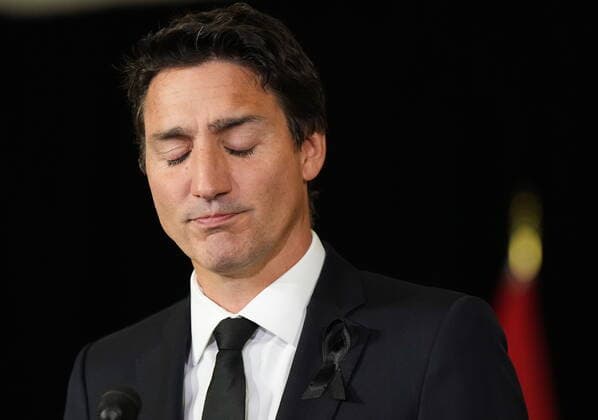 September 8, 2022, VANCOUVER, BC, CANADA: Canadian Prime Minister Justin Trudeau wears a black ribbon on his lapel as he pauses while delivering a statement on the passing of Queen Elizabeth II, in Vancouver, on Thursday, September 8, 2022. Trudeau says the Queen was one of his favourite people in the world and she had an obvious love for Canada. He says she was thoughtful, wise, curious, helpful and funny and that he will miss their chats. VANCOUVER CANADA - ZUMAc35_ 20220908_zaf_c35_052 Copyright: xDarrylxDyckx