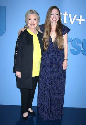 Entertainment Themen der Woche KW36 Entertainment Bilder des Tages NWEW YORK, NY - SEPTEMBER 8: Hillary Clinton and Chelsea Clinton at the Apple TV+ premiere of Gutsy at Times Center Theatre in New York City on September 8, 2022. Copyright: xRWx