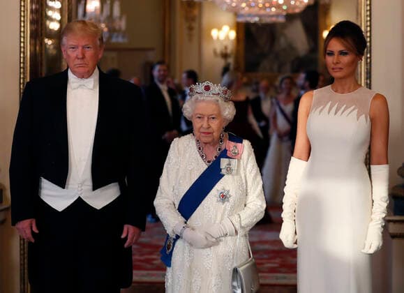PAP05222559 8 September 2022. ARCHIVE PIC: 3 June 2019. Britain s Queen Elizabeth II, centre poses for a photo with US President Donald Trump, left and first lady Melania Trump ahead of the State Banquet at Buckingham Palace in London, Monday, June 3, 2019. Trump is on a three-day state visit to Britain. Credit: GoffPhotos.com Ref: KGC-22 283845 2022-09-08 London Reine Elizabeth Elisabeth II de Windsor (Angleterre)  Copyright: xPapixsx xStarfacex STAR_283845_352