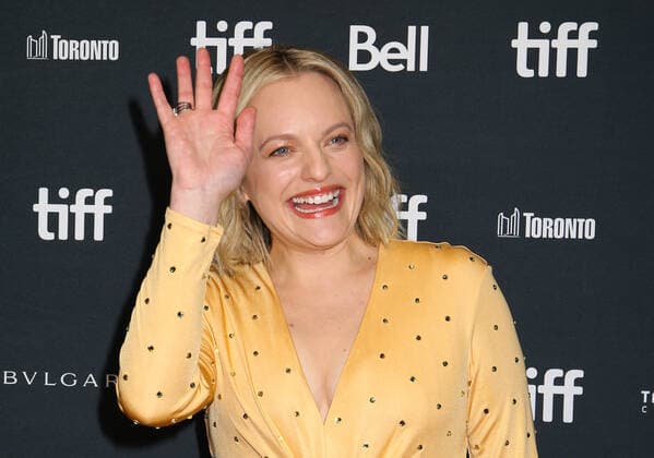 47eme Festival International du Film de Toronto. 47th Toronto International Film Festival. Red carpet of « The handmaid s tale ». Elisabeth Moss. 283844 2022-09-08 Toronto Canada  Copyright: xIsabellexVautierx xStarfacex STAR_283844_153