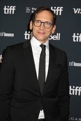 47eme Festival International du Film de Toronto. 47th Toronto International Film Festival. Red carpet of « The handmaid s tale ». Stephen Kunken. 283844 2022-09-08 Toronto Canada  Copyright: xIsabellexVautierx xStarfacex STAR_283844_032