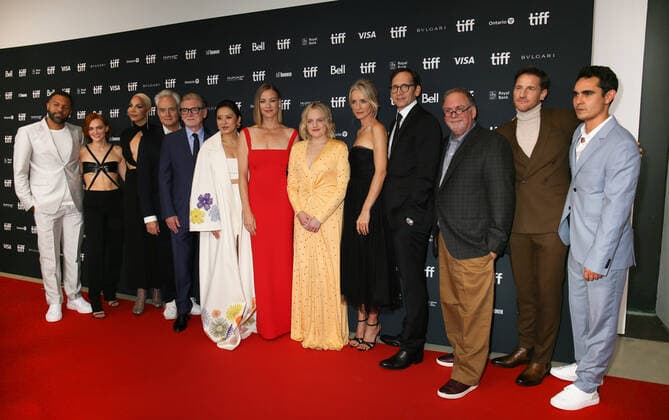 47eme Festival International du Film de Toronto. 47th Toronto International Film Festival. Red carpet of « The handmaid s tale ». O-T Fagbenle, Madeline Brewer, Amanda Brugel, Bradley Whitford, producer Warren Littlefield, Christine Ko, Yvonne Strahovski, Elisabeth Moss, Ever Carradine, Bruce Miller, Sam Jaeger and Max Minghella. 283844 2022-09-08 Toronto Canada Copyright: xIsabellexVautierx xStarfacex STAR_283844_127
