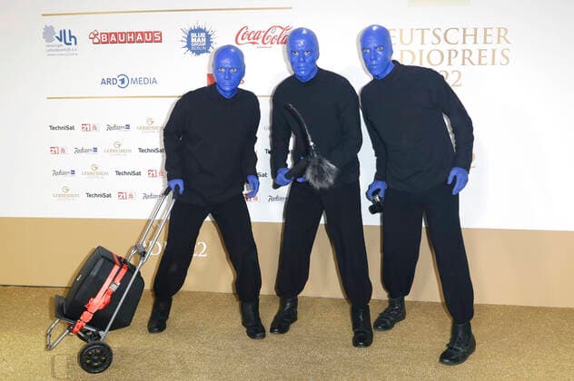 Blue Man Group bei der Verleihung des Deutschen Radiopreises 2022 im Schuppen 52. Hamburg, 08.09.2022
