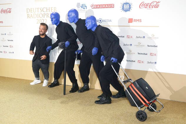 Mathias Mester und Blue Man Group bei der Verleihung des Deutschen Radiopreises 2022 im Schuppen 52. Hamburg, 08.09.2022