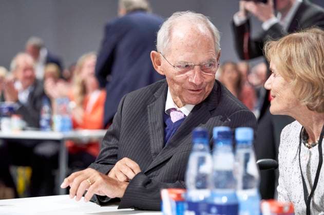 Wolfgang Schäuble mit Ehefrau Ingeborg Schäuble beim 35. Bundesparteitag der CDU in der Deutschen Messe. Hannover, 09.09.2022 *** Wolfgang Schäuble with wife Ingeborg Schäuble at the 35 Federal Party Congress of the CDU in the German Trade Fair Hannover, 09 09 2022 Foto:xU.xStammx xFuturexImage