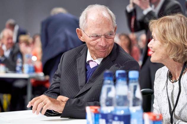 Wolfgang Schäuble mit Ehefrau Ingeborg Schäuble beim 35. Bundesparteitag der CDU in der Deutschen Messe. Hannover, 09.09.2022 *** Wolfgang Schäuble with wife Ingeborg Schäuble at the 35 Federal Party Congress of the CDU in the German Trade Fair Hannover, 09 09 2022 Foto:xU.xStammx xFuturexImage