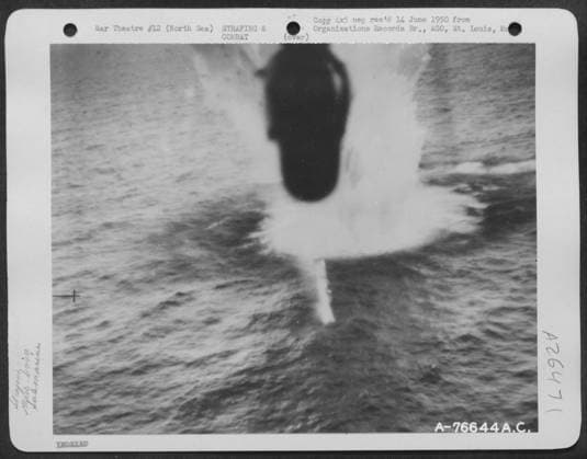 Attack Of A German Submarine By A Plane Of The 479Th Anti Submarine Group Somewhere In The North Sea. July 1943. Copyright: xpiemagsx nawwmilpie06092022-6630 !ACHTUNG AUFNAHMEDATUM GESCHÄTZT!