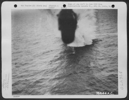 Attack Of A German Submarine By A Plane Of The 479Th Anti Submarine Group Somewhere In The North Sea. July 1943. Copyright: xpiemagsx nawwmilpie06092022-6668 !ACHTUNG AUFNAHMEDATUM GESCHÄTZT!
