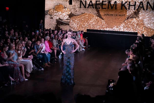 Bilder des Jahres 2022, Entertainment 09 September Entertainment Themen der Woche KW36 Entertainment Bilder des Tages September 9, 2022, New York, New York, U.S: Models for Naeem Khan are shown during KhanÃ¢â‚¬â ¢s runway show at Runway 7 Fashion at Sony Hall in New York. New York Fashion Week (NYFW). Runway 7 will present more than 40 designers runway shows for the Spring Summer 2023 season during New York Fashion Week and runs through Septemer 14, 2022 New York USA - ZUMAp140 20220909_zap_p140_070 Copyright: xBrianxBranchxPricex