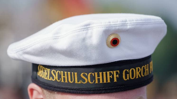 Gorch Fock Das Segelschulschiff Gorch Fock der Marine läuft in den Marinestützpunkt Kiel-Wik ein. Kiel Schleswig-Holstein Deutschland fpr-gorch-fock-5386 *** Gorch Fock The navy sail training ship Gorch Fock enters the naval base Kiel Wik Kiel Schleswig Holstein Germany fpr gorch fock 5386