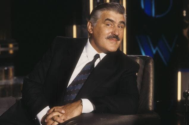 Mario Adorf (Schauspieler) 01 88 rag Mario Adorf in Showgeschichten (BR) im Januar 1988 Deutschland deutsch deutscher Mann Schauspiel Film Fernsehen TV Theater Show-Geschichten german actor quer halb sitzend lächelnd *** Mario Adorf actor 01 88 rag Mario Adorf in show stories BR in January 1988 Germany German German man acting film television TV theater show stories german actor across half sitting smiling