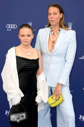 Jasna Fritzi Bauer und Katharina Zorn bei der Verleihung des Deutschen Schauspielpreises 2022 im Restaurant Spindler & Klatt. Berlin, 09.09.2022