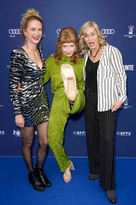 Pia-Micaela Barucki, Sarah Bauerett und Gesine Cukrowski bei der Verleihung des Deutschen Schauspielpreises 2022 im Restaurant Spindler & Klatt. Berlin, 09.09.2022