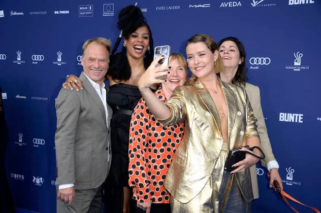 Rainer Strecker, Jane Chirwa, Ruth Reinecke, Eva Meckbach und Laura Louisa Garde bei der Verleihung des Deutschen Schauspielpreises 2022 im Restaurant Spindler & Klatt. Berlin, 09.09.2022