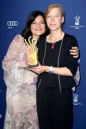 Jasmin Tabatabai und Jule Böwe bei der Verleihung des Deutschen Schauspielpreises 2022 im Restaurant Spindler & Klatt. Berlin, 09.09.2022