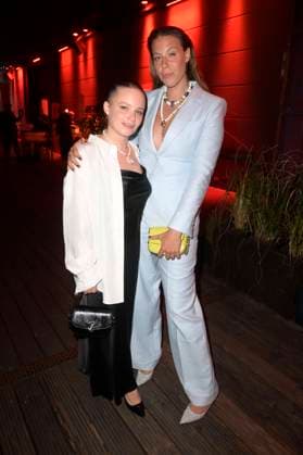 Jasna Fritzi Bauer und Katharina Zorn bei der Verleihung des Deutschen Schauspielpreises 2022 im Restaurant Spindler & Klatt. Berlin, 09.09.2022