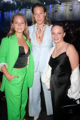 Sonja Gerhardt, Katharina Zorn und Jasna Fritzi Bauer bei der Verleihung des Deutschen Schauspielpreises 2022 im Restaurant Spindler & Klatt. Berlin, 09.09.2022