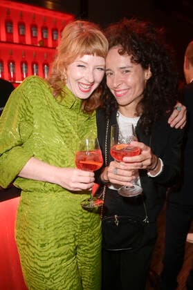 Sarah Bauerett und Arabella Bartsch bei der Verleihung des Deutschen Schauspielpreises 2022 im Restaurant Spindler & Klatt. Berlin, 09.09.2022