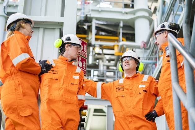 2022-09-10 12:25:34 NOORDZEE - Laurens Dassen van Volt (l) and Henri Bontenbal (CDA) during a working visit by MPs to an offshore platform of Neptune Energy where green hydrogen is produced. The energy transition must ensure that the Dutch energy system is almost completely CO2 neutral by 2050. ANP JEROEN JUMELET netherlands out - belgium out *** 2022 09 10 12 25 34 NORTH SEA Laurens Dassen of Volt l and Henri Bontenbal CDA during a working visit by MPs to an offshore platform of Neptune Energy where green hydrogen is produced The energy transition must ensure that the Dutch energy system is almost completely CO2 neutral by 2050 ANP JEROEN JUMELET netherlands out belgium out  Copyright: xx x454462245x originalFilename: 454462245.jpg