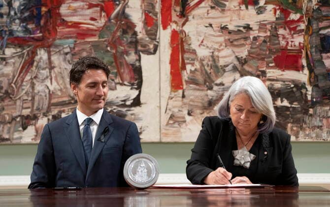 September 10, 2022, Ottawa, ON, CANADA: Prime Minister Justin Trudeau watches Governor General Mary Simon sign documents during an accession ceremony at Rideau Hall, in Ottawa, Saturday, Sept. 10, 2022. Ottawa CANADA  - ZUMAc35_ 20220910_zaf_c35_012 Copyright: xAdrianxWyldx