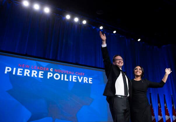 News Bilder des Tages September 10, 2022, Ottawa, ON, CAN: Conservative Party of Canada Leader Pierre Poilievre and his wife Anaida wave on stage after he was announced as the winner of the Conservative Party of Canada leadership vote, in Ottawa, on Saturday, Sept. 10, 2022. Ottawa CAN  - ZUMAc35_ 20220910_zaf_c35_326 Copyright: xJustinxTangx