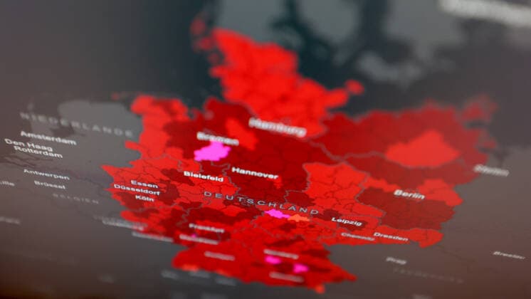 Dashboard des RKI, die 7-Tage-Inzidenz liegt nun bei 221,1 7-Tage-Inzidenz, Dashboard des RKI auf einem Monitor am 11.09.2022 in Siegen Deutschland.