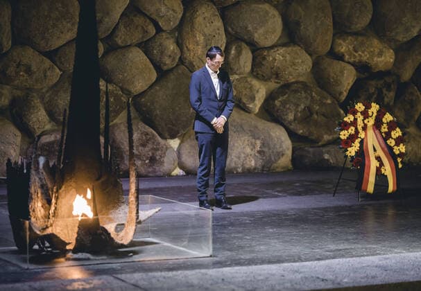 News Themen der Woche KW36 News Bilder des Tages Bundesgesundheitsminister Karl Lauterbach (SPD) im Rahmen des Besuchs der Holocaust-Gedenkstaette Yad Vashem. Jerusalem, 11.09.2022. Jerusalem Israel *** Federal Minister of Health Karl Lauterbach SPD during the visit of the Holocaust memorial Yad Vashem Jerusalem, 11 09 2022 Jerusalem Israel Copyright: xXanderxHeinl photothek.dex