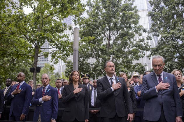 Bilder des Jahres 2022, News 09 September News Themen der Woche KW36 News Bilder des Tages Vice President Kamala Harris .Second Gentleman Doug Emhoff ...at Ground Zero in New York City on Sunday, September 11, 2022.  WAP20220911301 BONNIExCASH