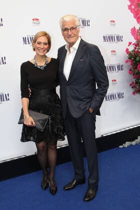 Entertainment Themen der Woche KW36 Sky Du Mont und Julia Schütze bei der Gala Premiere vom Musical Mamma Mia! am 11.09.2022 in Hamburg Mamma Mia ist zurück- das Erfolgsmusical feiert große Gala Premiere in Hamburg *** Sky Du Mont and Julia Schütze at the gala premiere of the musical Mamma Mia on 11 09 2022 in Hamburg Mamma Mia is back the successful musical celebrates great gala premiere in Hamburg 