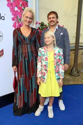 Eva Mona Rodekirchen mit Ehemann Bjorn Geske und Tochter Martha Geske bei der Premiere des Musicals Mamma Mia! im Stage Theater Neue Flora. Hamburg, 11.09.2022 *** Eva Mona Rodekirchen with husband Bjorn Geske and daughter Martha Geske at the premiere of the musical Mamma Mia at Stage Theater Neue Flora Hamburg, 11 09 2022 Foto:xgbrcix xFuturexImage