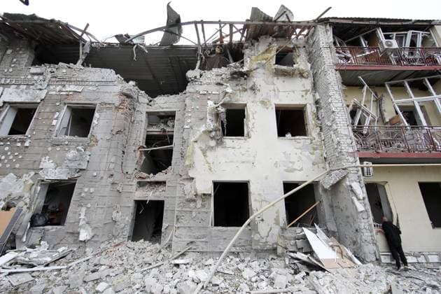 News Themen der Woche KW37 News Bilder des Tages KHARKIV, UKRAINE -SEPTEMBER 12, 2022 - An apartment building that was partially destroyed by Russian shelling is pictured in the Novobavarskyi district, Kharkiv, northeastern Ukraine. As reported, one person died and two people got injured. Russians strike residential building in Kharkiv  Copyright: xVyacheslavxMadiyevskyyx