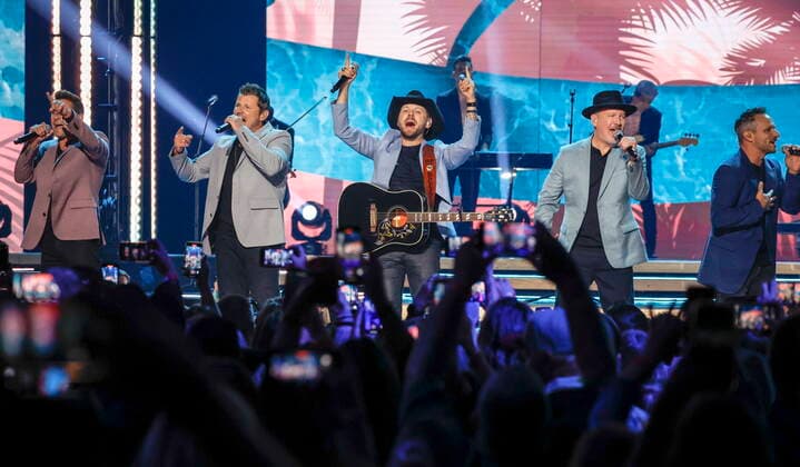 September 11, 2022, Calgary, AB, CANADA: Brett Kissel and 98 Degrees perform at the Canadian Country Music Awards in Calgary, Alta., Sunday, Sept. 11, 2022. Calgary CANADA  - ZUMAc35_ 20220911_zaf_c35_358 Copyright: xJeffxMcintoshx