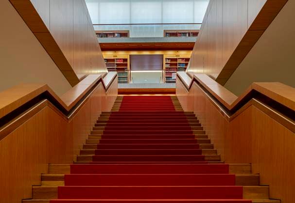 Treppe in der Staatsbibliothek Unter den Linden, Berlin, Deutschland *** Stairs in the State Library at the lime trees, Berlin, Germany 1020919468