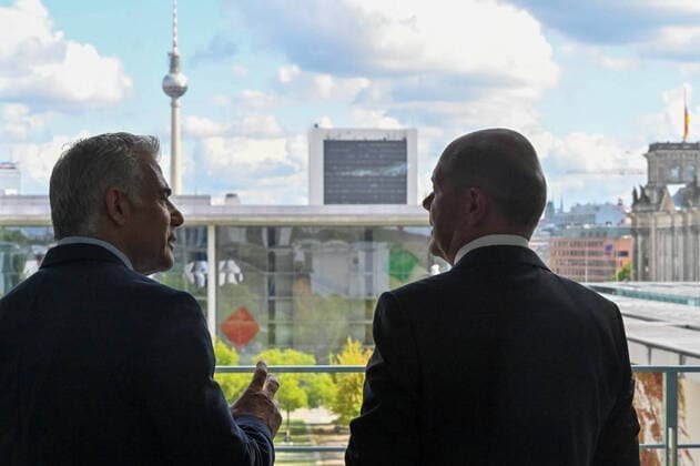 News Bilder des Tages September 12, 2022, Berlin, Germany: Israeli Prime Minister YAIR LAPID and German Chancellor OLAF SCHOLZ deliver a joint press conference following a meeting between the two. Berlin Germany - ZUMAi99_ 20220912_zip_i99_011 Copyright: xKobyxGideon IsraelxGpox