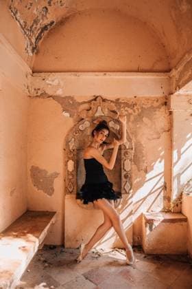 Creative Highlights Symbolbilder Young ballerina posing with a black dress, Model released MarcosOsorio_BallerinaForest_63 Copyright: xMarcosxOsoriox MR