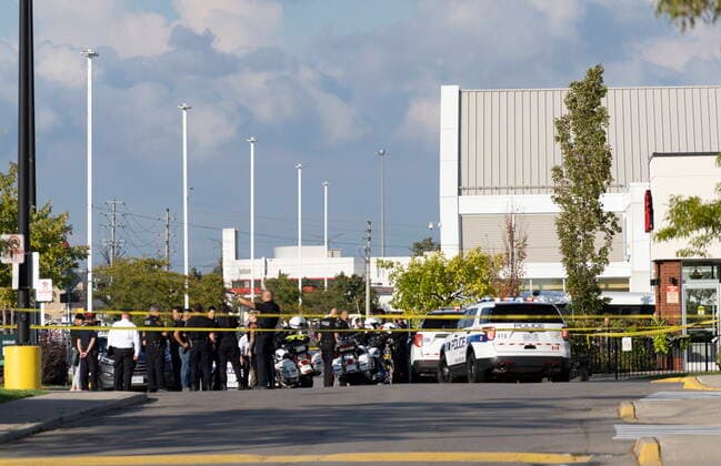 September 12, 2022, Mississauga, ON, CANADA: Police vehicles and officers are seen behind tape at a scene in Mississauga, Ont., Monday, Sept. 12, 2022. A Toronto police officer has been fatally shot and a suspect is in custody after two separate shootings left two dead and three injured in the Greater Toronto Area on Monday afternoon. Mississauga CANADA  - ZUMAc35_ 20220912_zaf_c35_113 Copyright: xArlynxMcadoreyx