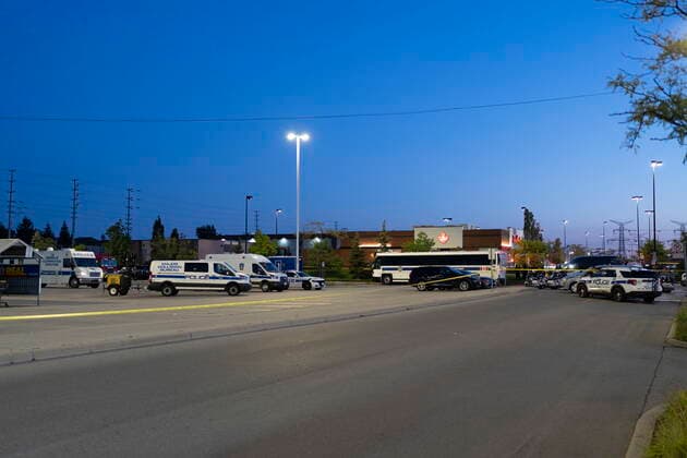 September 12, 2022, Mississauga, ON, CANADA: An overall view of the scene of a shooting in Mississauga, Ont., Monday, Sept. 12, 2022. Cst. Andrew Hong, of the Toronto Police Service, was fatally shot after two separate shootings left two dead and three injured in the Greater Toronto Area on Monday afternoon. Mississauga CANADA  - ZUMAc35_ 20220912_zaf_c35_183 Copyright: xArlynxMcadoreyx