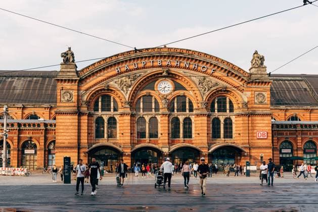 Exterior view of Bremen Central Station in the city of Bremen Bremen, Germany - August 5, 2019: Bremen Hauptbahnhof or Bremen main station, is a railway station in the city of Bremen Copyright: xZoonar.com @jjfarquitectosx zoonar_15790637