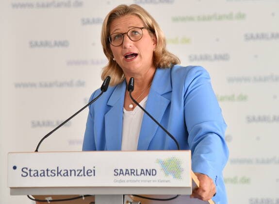 Saarlands Ministerpräsidentin Anke Rehlinger bei einer Rede zur Verleihung des Bundesverdienstkreuzes am Montag den (12.09.2022) in der Saarbrücker Staatskanzlei.