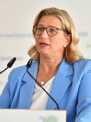 Saarlands Ministerpräsidentin Anke Rehlinger bei einer Rede zur Verleihung des Bundesverdienstkreuzes am Montag den (12.09.2022) in der Saarbrücker Staatskanzlei.