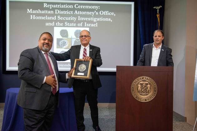 September 13, 2022, New York City, New York, USA: Manhattan District Attorney, ALVIN BRAGG (L), Director of the Israel Antiquities Authority, ELI ESKOZIDO (C) and ILAN HADAD (R) of the Israel Antiquities Authority partake in a ceremony at the office of the Manhattan District Attorney as an extremely rare Quarter Shekel coin, minted by Jewish rebels in the Great Revolt, 69 CE, is handed over to the State Of Israel. The coin, only the fourth of its kind known in the world, was pillaged by Palestinian antiquities looters in the Elah Valley area in Israel in 2002. The Israel Antiquities Authority spent the next two decades attempting to locate the coin, during which time it passed through illicit antiquities markets in Israel, Jordan and the Un - ZUMAi99_ 20220913_zip_i99_002 Copyright: xNaftalixShavelsonx