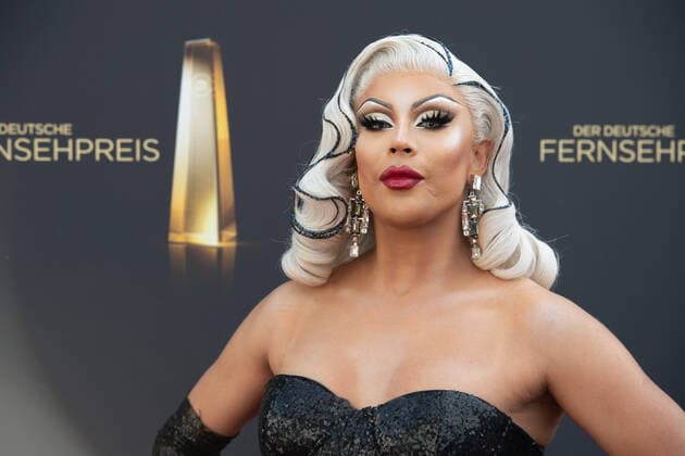 Boris ENVY PERU ESCOBAR Roter Teppich, Red Carpet Show, Ankunft, arrival, Verleihung des Deutschen Fernsehpreises, Die Nacht der Kreativen - Der Deutsche Fernsehpreis 2022, Deutscher Fernsehpreis 2022 in Koeln, am 13.09.2022.