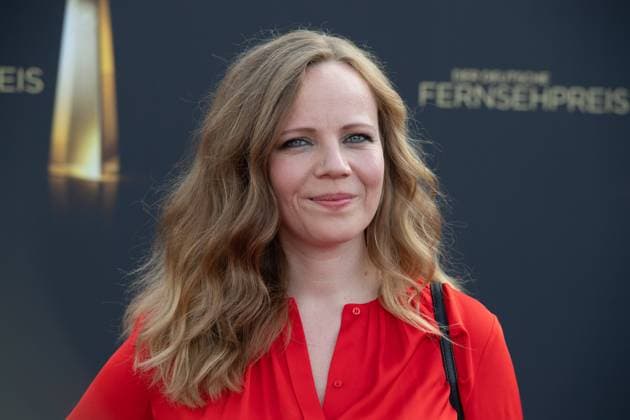 Sarah BOSETTI, Autorin Roter Teppich, Red Carpet Show, Ankunft, arrival, Verleihung des Deutschen Fernsehpreises, Die Nacht der Kreativen - Der Deutsche Fernsehpreis 2022, Deutscher Fernsehpreis 2022 in Koeln, am 13.09.2022.