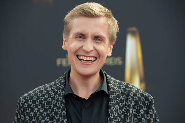 Till REINERS, Comedian, Roter Teppich, Red Carpet Show, Ankunft, arrival, Verleihung des Deutschen Fernsehpreises, Die Nacht der Kreativen - Der Deutsche Fernsehpreis 2022, Deutscher Fernsehpreis 2022 in Koeln, am 13.09.2022.