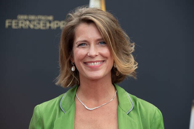 Valerie NIEHAUS, Schauspielerin, Roter Teppich, Red Carpet Show, Ankunft, arrival, Verleihung des Deutschen Fernsehpreises, Die Nacht der Kreativen - Der Deutsche Fernsehpreis 2022, Deutscher Fernsehpreis 2022 in Koeln, am 13.09.2022.
