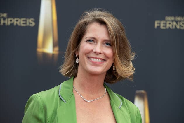 Valerie NIEHAUS, Schauspielerin, Roter Teppich, Red Carpet Show, Ankunft, arrival, Verleihung des Deutschen Fernsehpreises, Die Nacht der Kreativen - Der Deutsche Fernsehpreis 2022, Deutscher Fernsehpreis 2022 in Koeln, am 13.09.2022.