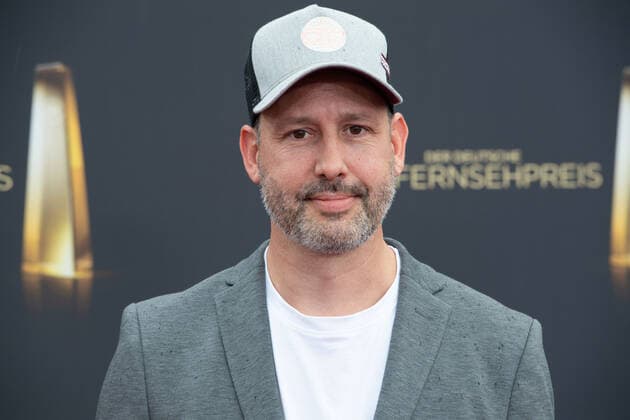 Pascal SCHMIT, Kamera, Roter Teppich, Red Carpet Show, Ankunft, arrival, Verleihung des Deutschen Fernsehpreises, Die Nacht der Kreativen - Der Deutsche Fernsehpreis 2022, Deutscher Fernsehpreis 2022 in Koeln, am 13.09.2022.