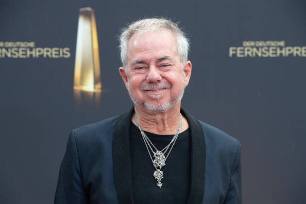 Helmut ZERLETT, Musiker, Roter Teppich, Red Carpet Show, Ankunft, arrival, Verleihung des Deutschen Fernsehpreises, Die Nacht der Kreativen - Der Deutsche Fernsehpreis 2022, Deutscher Fernsehpreis 2022 in Koeln, am 13.09.2022.
