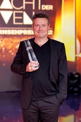 Autor Magnus Vattrodt, Preisträger in der Kategorie Bestes Buch Fiktion, bei der Verleihung des Deutschen Fernsehpreises bei Die Nacht der Kreativen - Der Deutsche Fernsehpreis 2022. Köln, 13.09.2022 NRW Deutschland Copyright: xChristophxHardtx