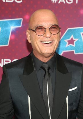 13 September 2022 - Pasadena, California - Howie Mandel. Red Carpet For America s Got Talent Season 17 Live Show Finale held at the Sheraton Pasadena in Pasadena. Photo Credit: AdMedia 284068 2022-09-13 CA Pasadena Etats-Unis  Copyright: xAdMediax STAR_284068_032